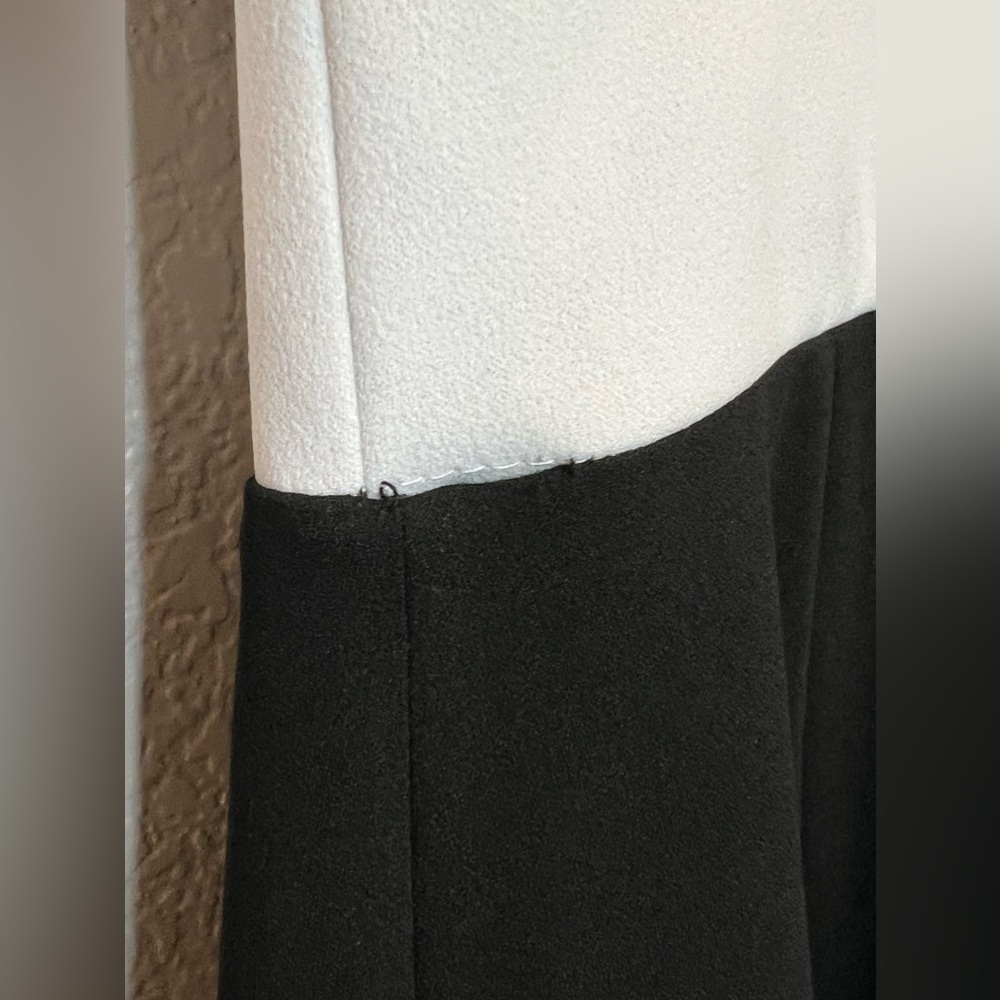 051. Calvin Klein Colorblocked Fit & Flare Dress Size 6 - Picture 7 of 11